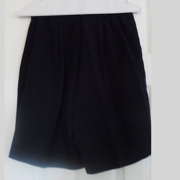 Christopher and Banks - pleated shorts - size 6 - Picture 3 of 6